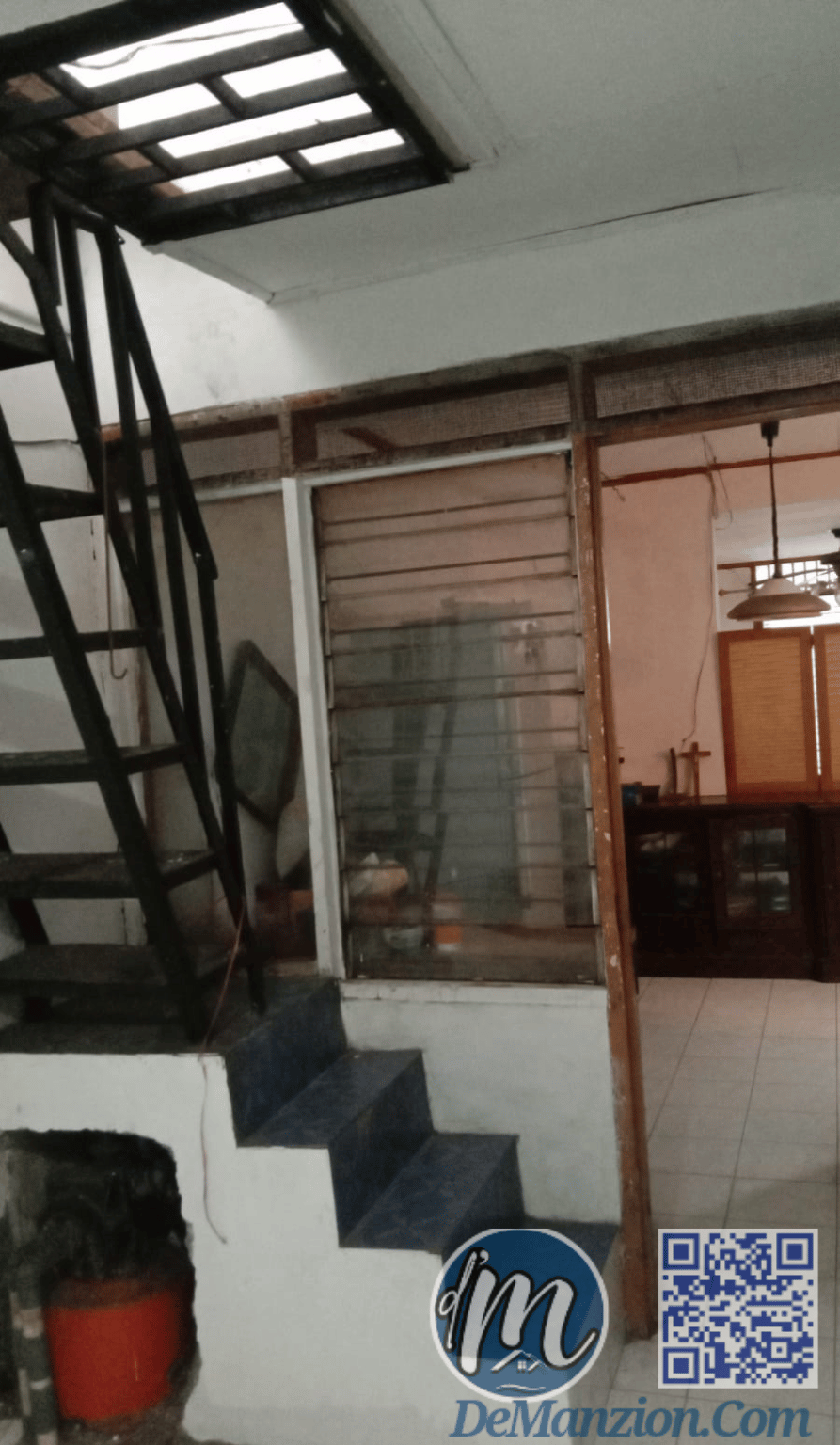 DiJual Rumah Pulo Asem Tangga ke Lantai 2